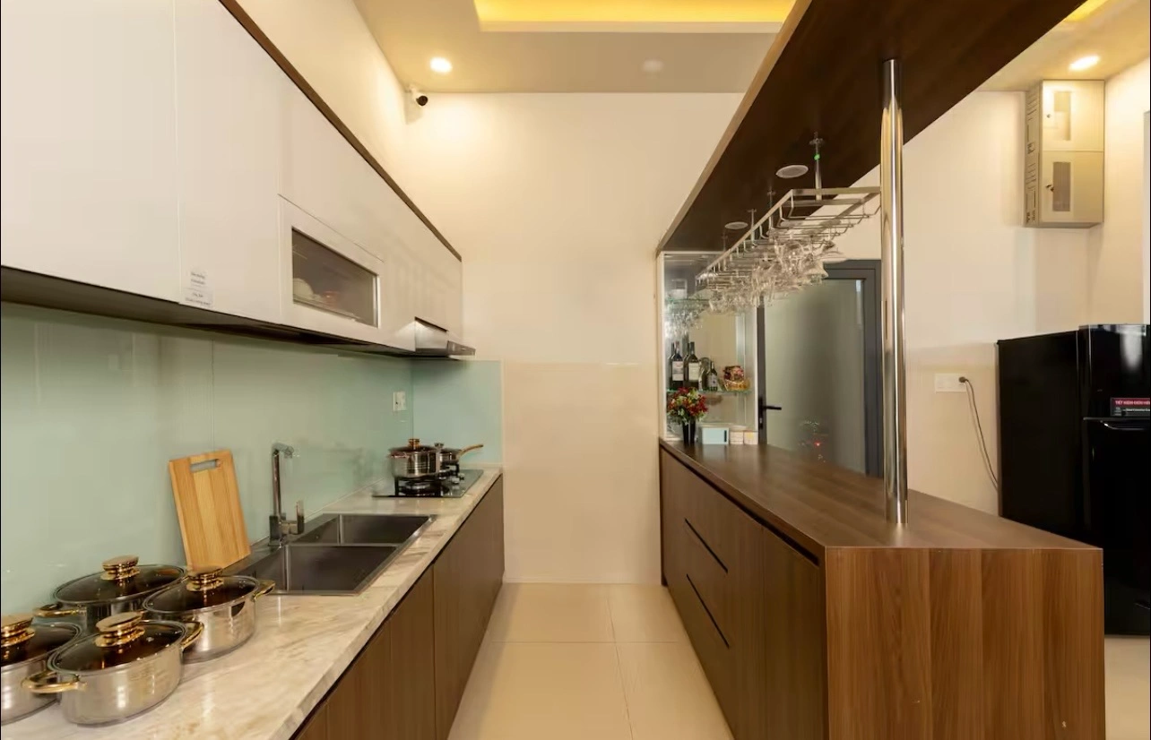 cac-chi-tiet-duoc-lam-tu-go-tao-nen-ve-dep-tu-nhien-cho-can-bep