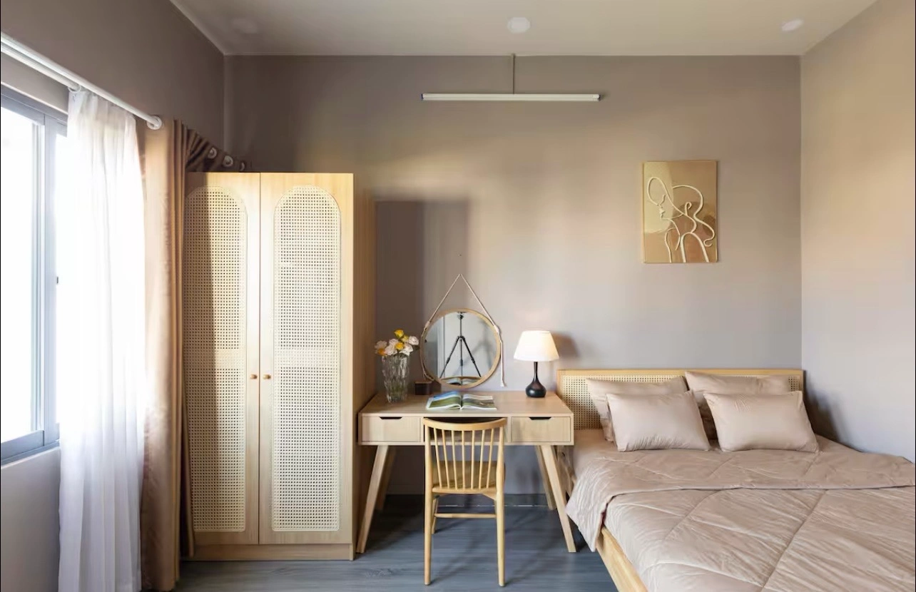 chiec-tu-do-bang-may-ben-trong-phong-ngu