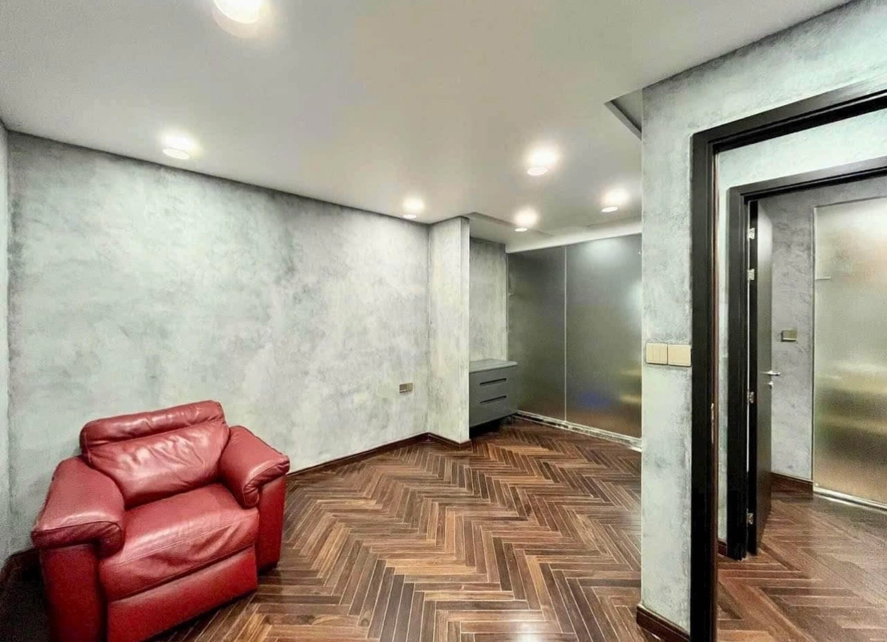 khu-vuc-sinh-hoat-chung-voi-gam-mau-tram-am