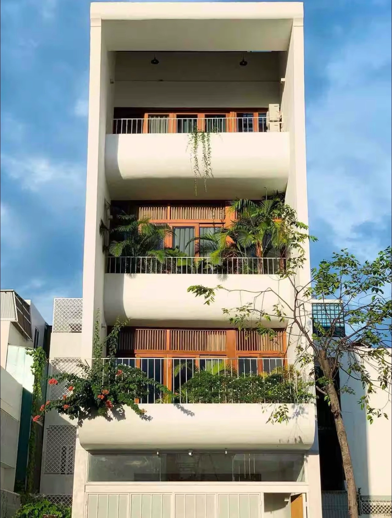 mat-tien-thiet-ke-nha-pho-4-tang-gay-an-tuong-manh-voi-thiet-ke-cong-doc-dao