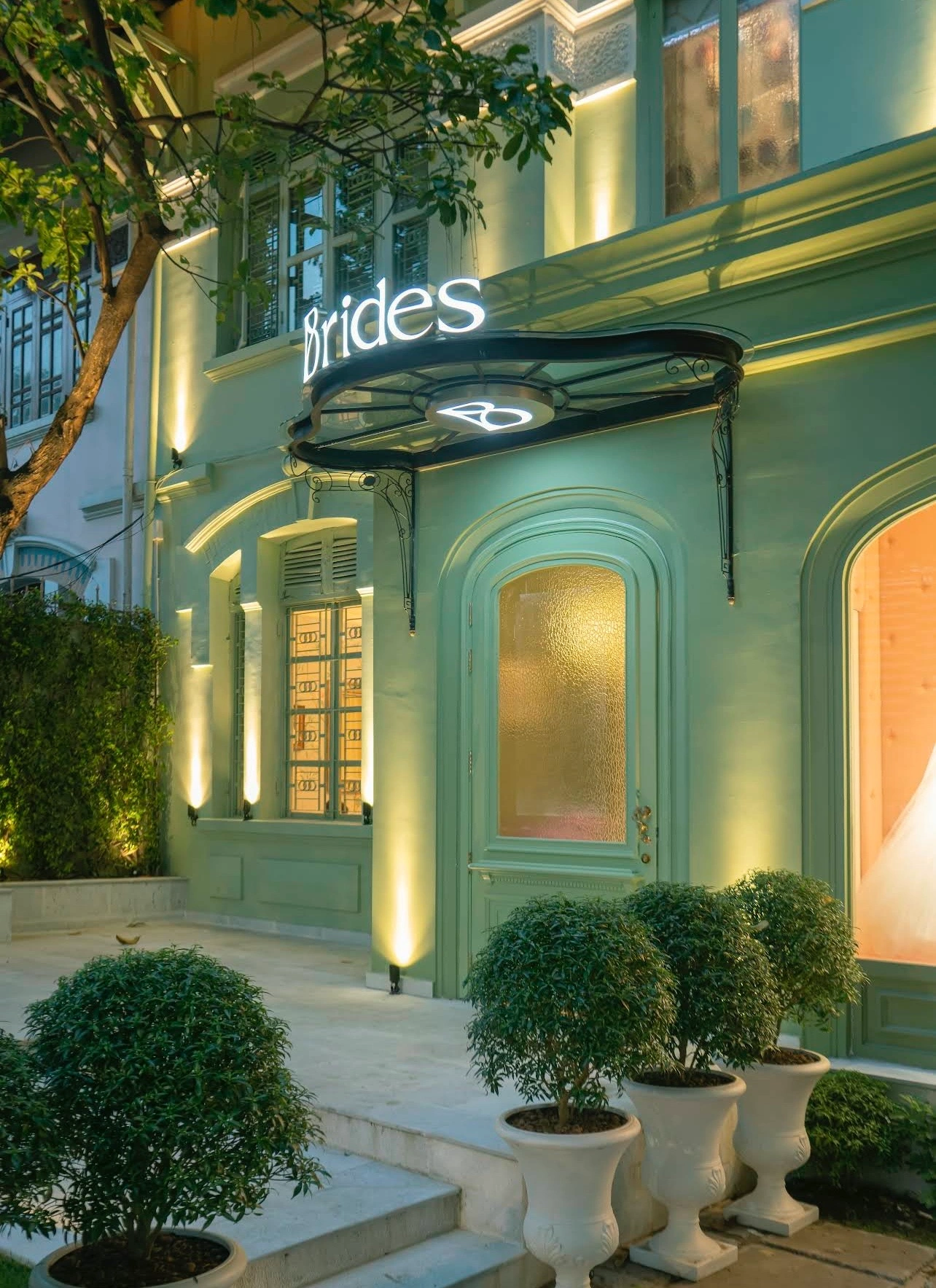 mat-tien-mau-nha-pho-ket-hop-kinh-doanh-vay-cuoi-xanh-thu-thai