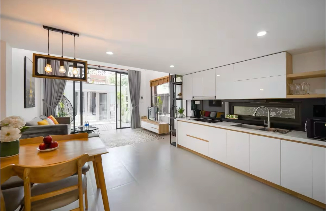 noi-that-nha-bep-voi-gam-mau-trang-chu-dao