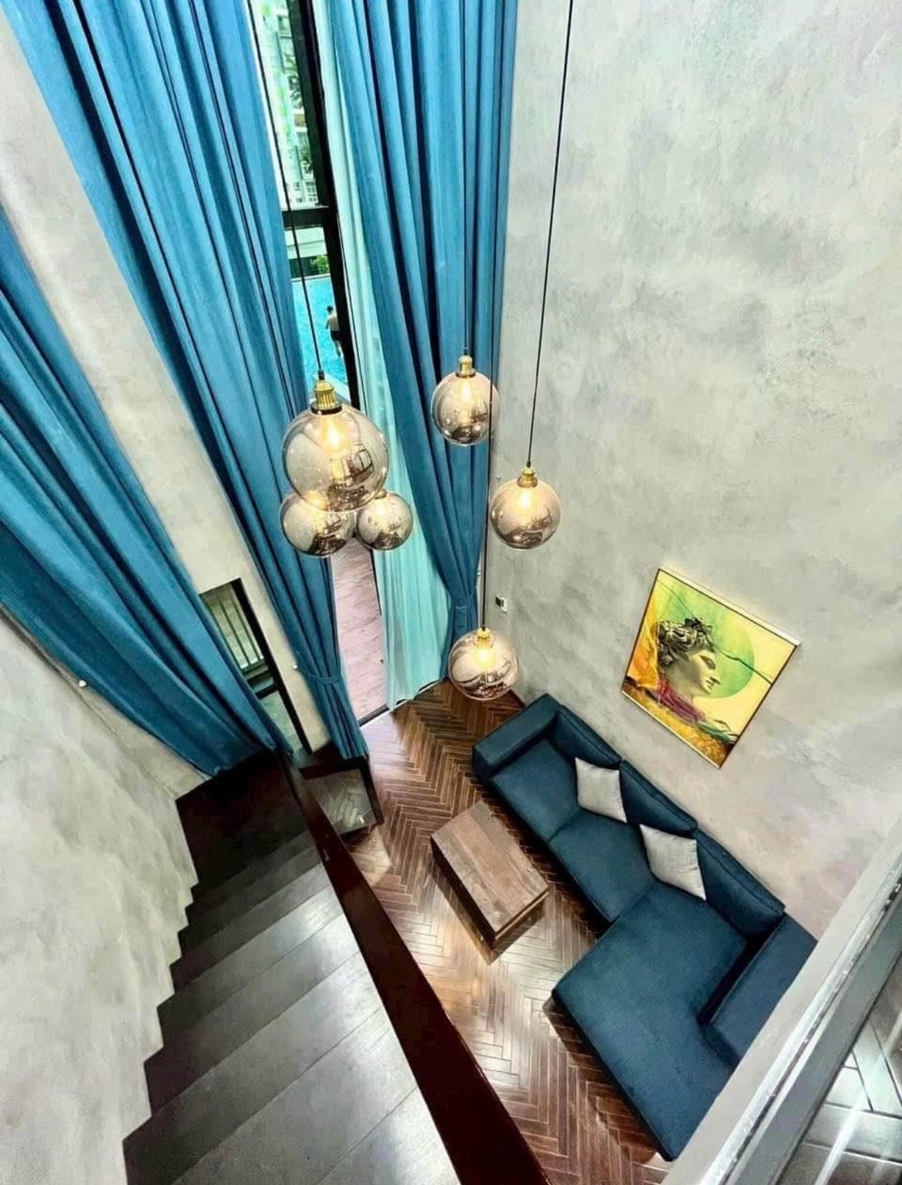 phong-khach-hai-tang-cua-thiet-ke-nha-pho-co-gac-lung