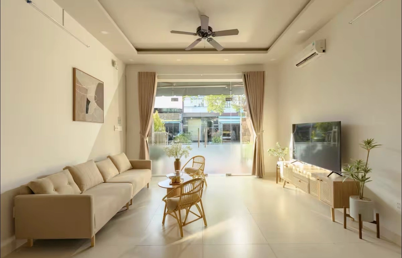 phong-khach-thiet-ke-nha-pho-2-tang