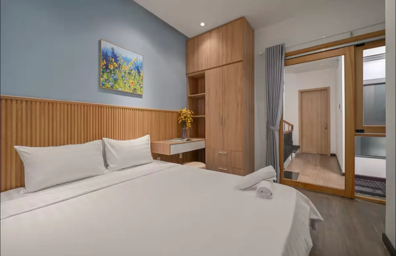 Phòng ngủ rộng rãi của mẫu nhà phố thiết kế