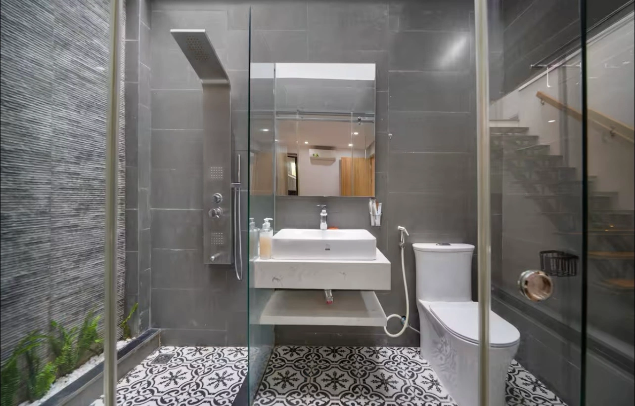 phong-tam-sang-sua-thoang-mat