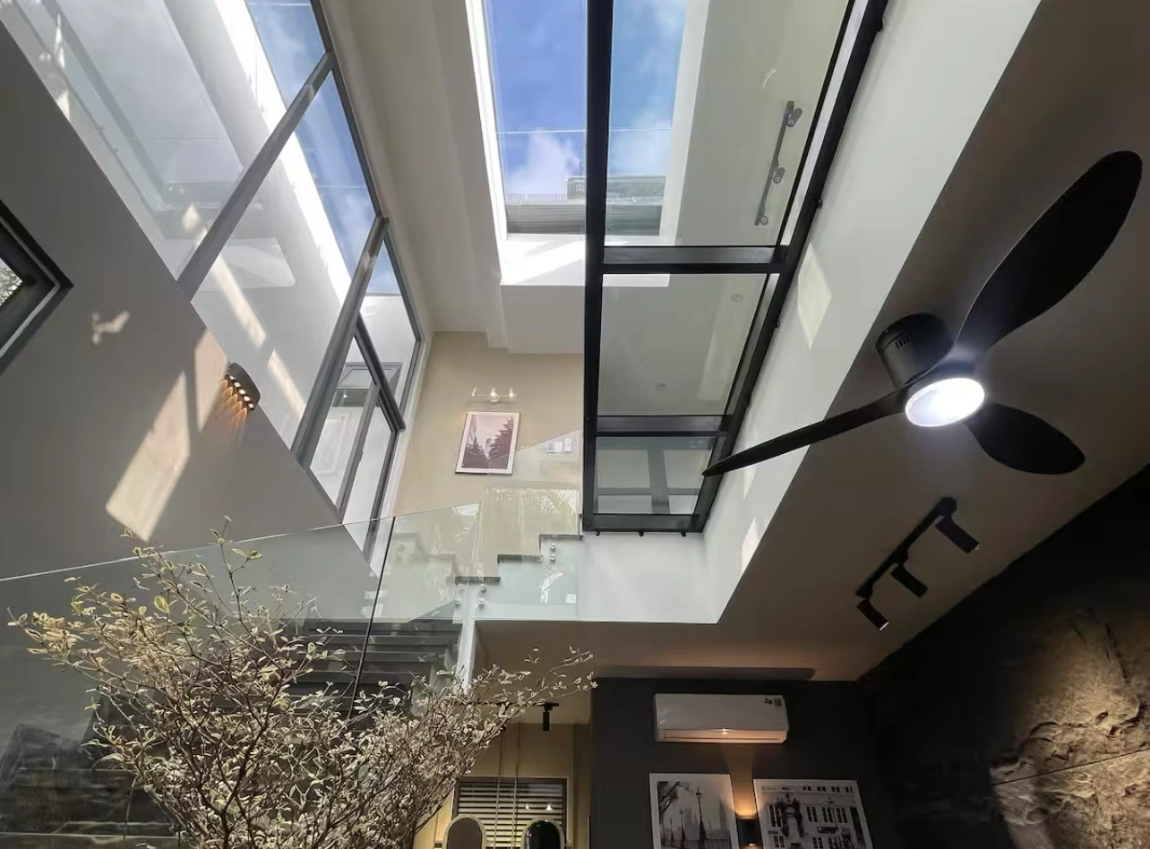 su-dung-nhieu-kinh-giup-khong-gian-tro-nen-sang-sua-va-gan-gui-voi-thien-nhien