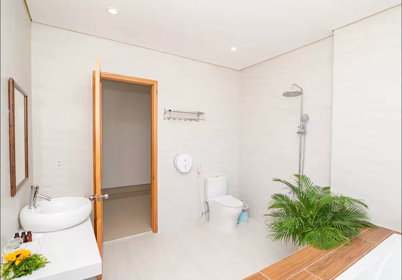 tung-chi-tiet-trong-phong-tam-mau-thiet-ke-nha-pho-co-be-boi-deu-duoc-thiet-ke-tinh-te